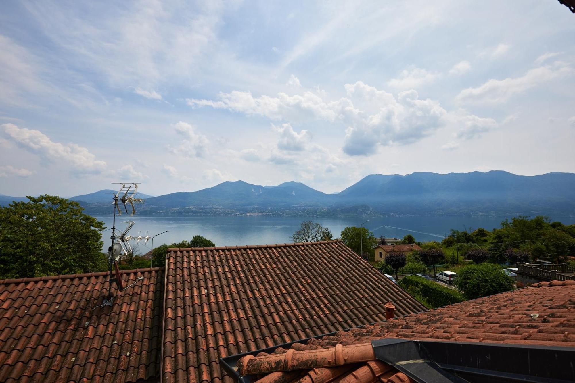 Villa Di Paese - Splendida Vista Lago Maggiore Oggebbio Luaran gambar